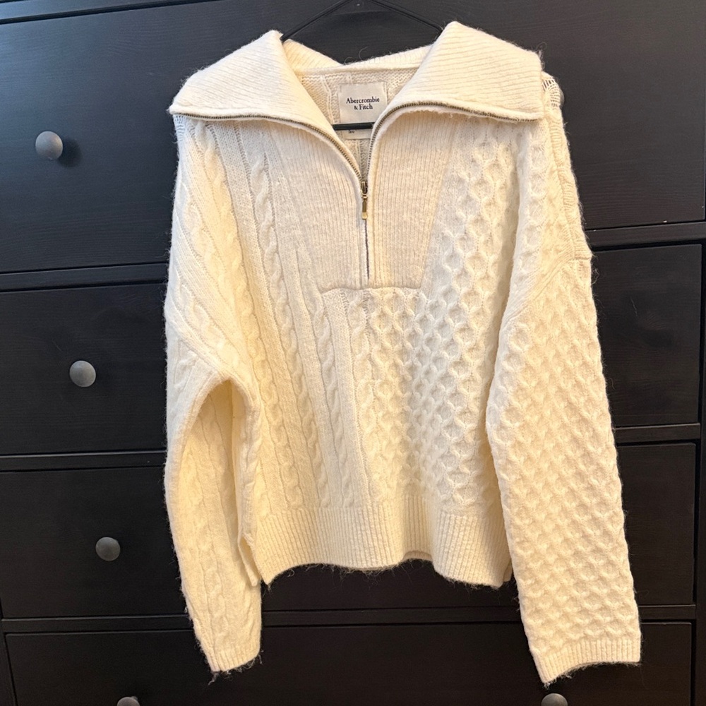 Abercombie & FitchWomen's Cream Cable Knit Turtleneck Sweater - size S